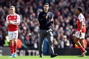 阿森纳又掉链子！近4场3败已丢2冠 44岁塔帅羞愧捂脸：挨了记重拳